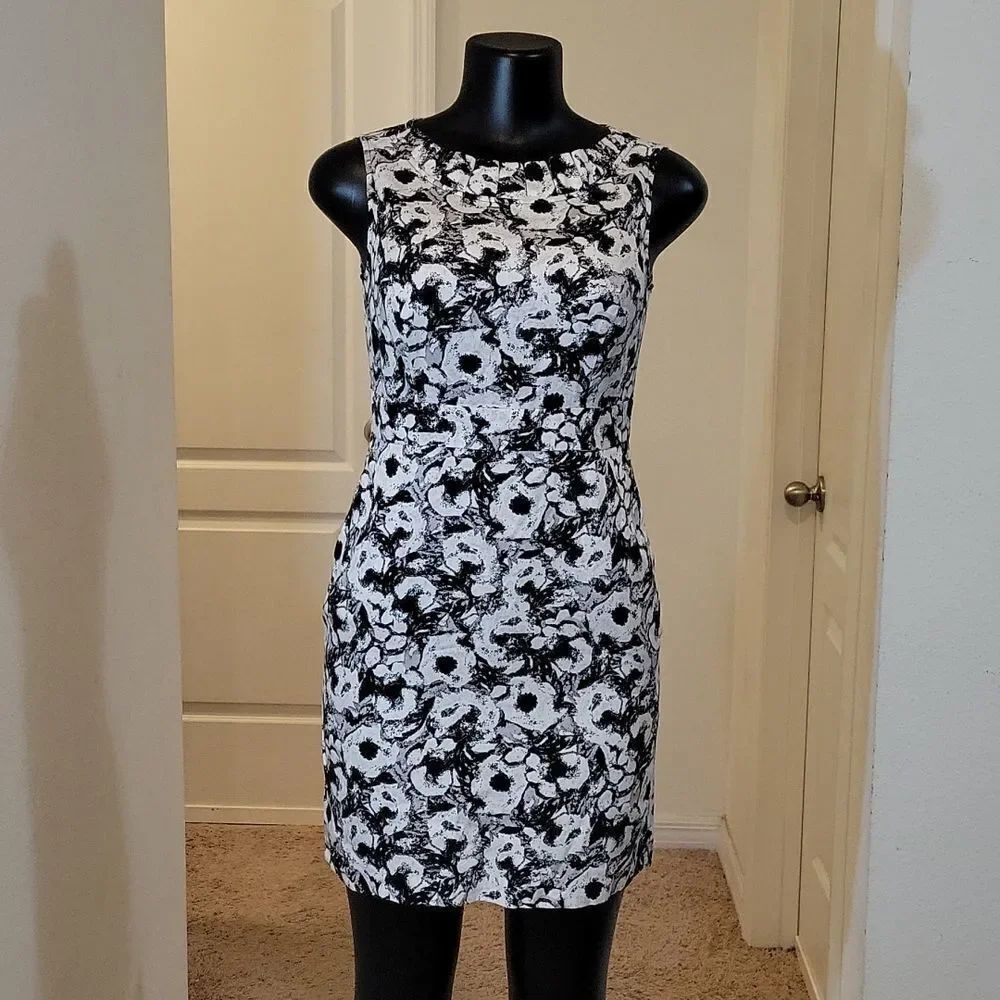 ANNE TAYLOR LOFT SLEEVELESS RUFFLE ROUNDNECK ZIPPER CLOSURE MINI DRESS - Picture 4 of 16